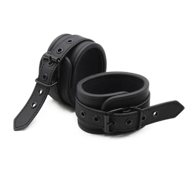 Adjustable leather handcuffs